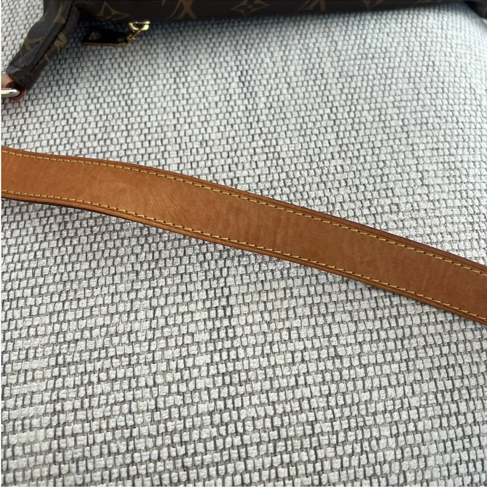 Louis Vuitton LV Monogram Discontinued Original Canvas Bum Bag in Brown